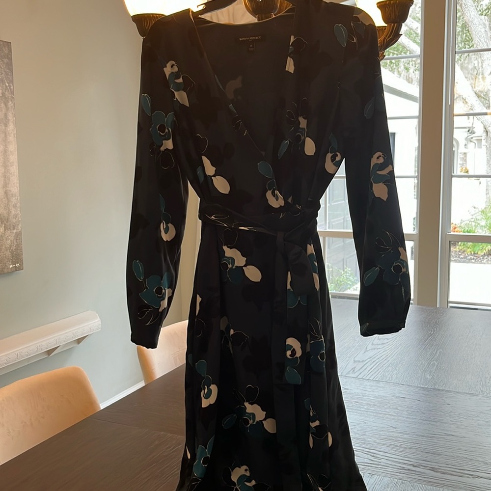 Banana Republic Pattern wrap dress size 6
